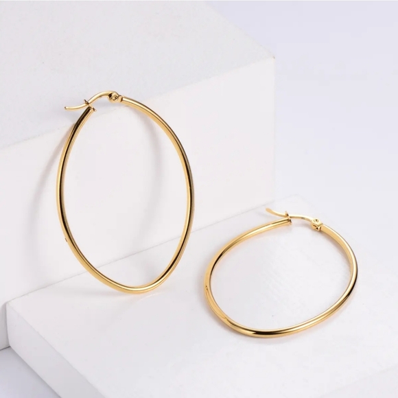 New 18k Gold Plated Oval Hoop Earrings - Picture 4 of 5